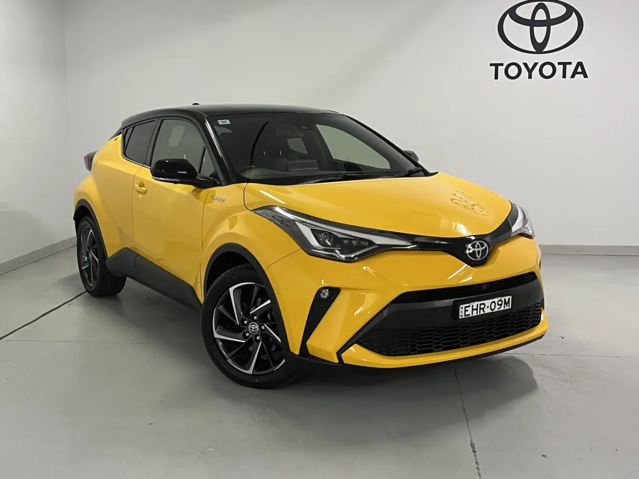 2019 TOYOTA C-HR Image 1