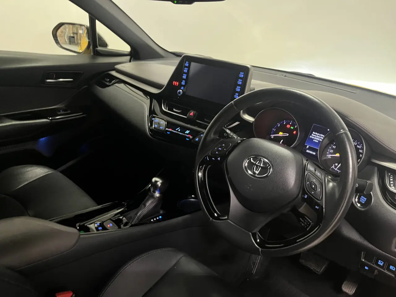 2019 TOYOTA C-HR Image 13