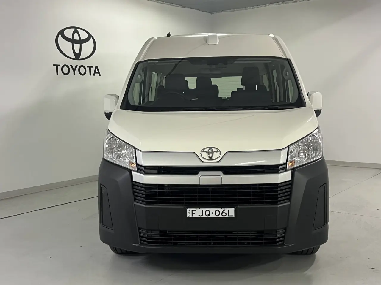 2024 TOYOTA HIACE Image 3