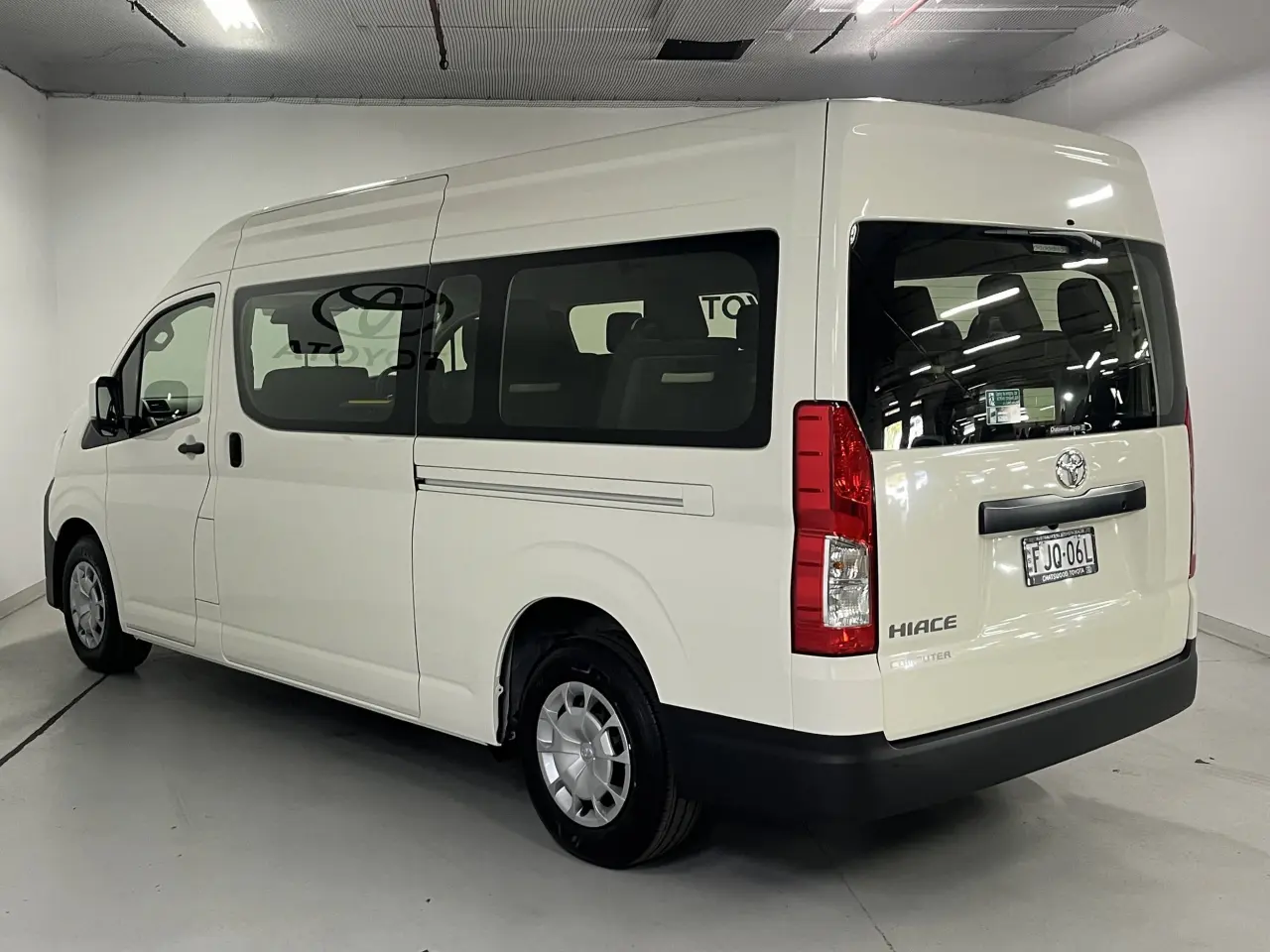 2024 TOYOTA HIACE Image 7