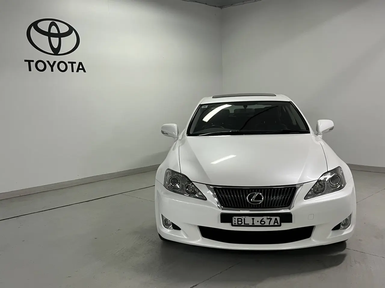 2009 LEXUS IS250 Image 3