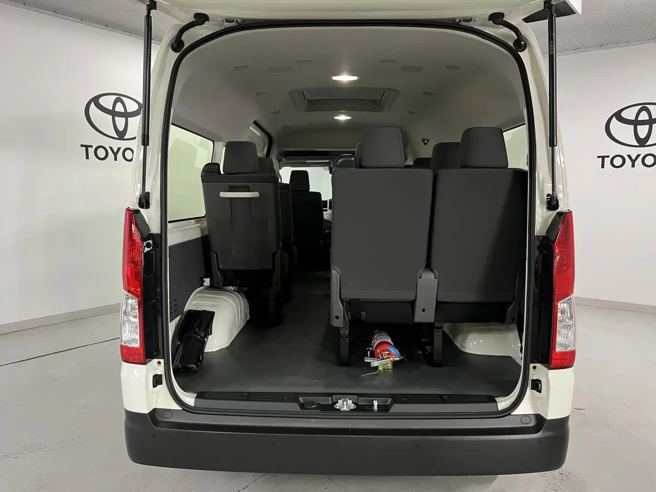 2024 TOYOTA HIACE Image 18