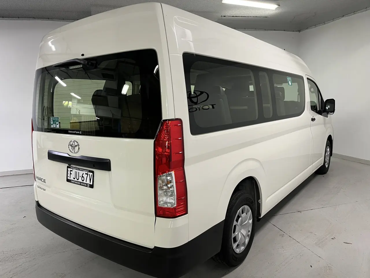 2024 TOYOTA HIACE Image 5