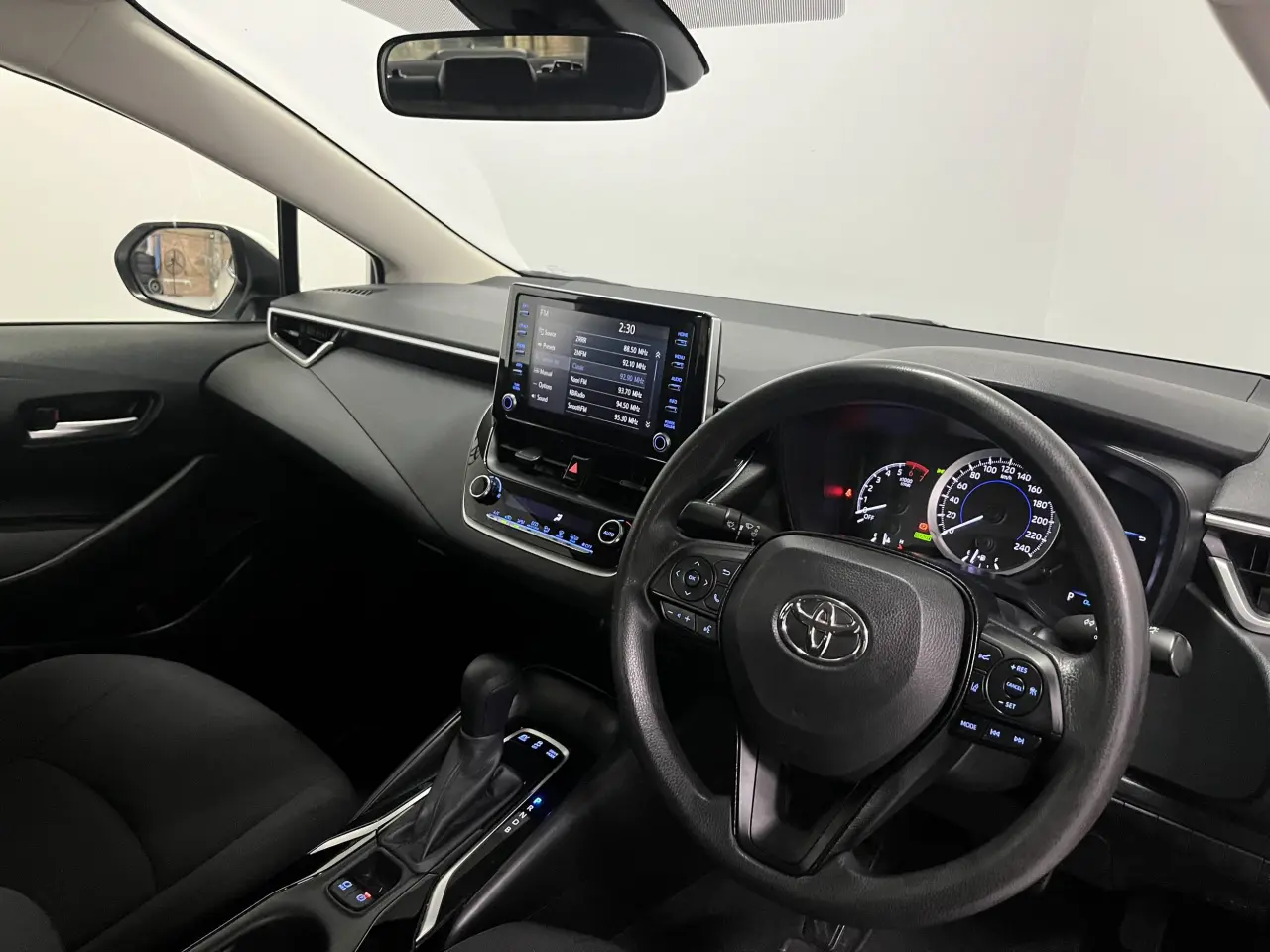 2021 TOYOTA COROLLA SEDAN HYBRID Image 13