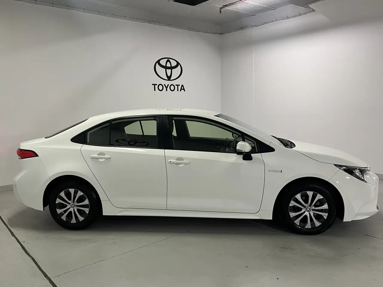 2021 TOYOTA COROLLA SEDAN HYBRID Image 4