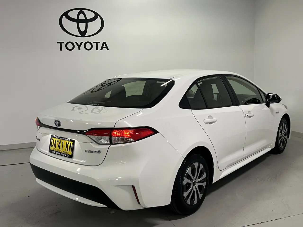 2021 TOYOTA COROLLA SEDAN HYBRID Image 5