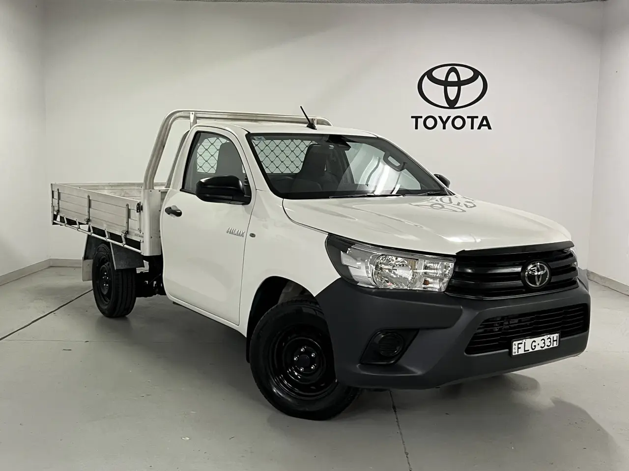 2019 TOYOTA HILUX Image 1