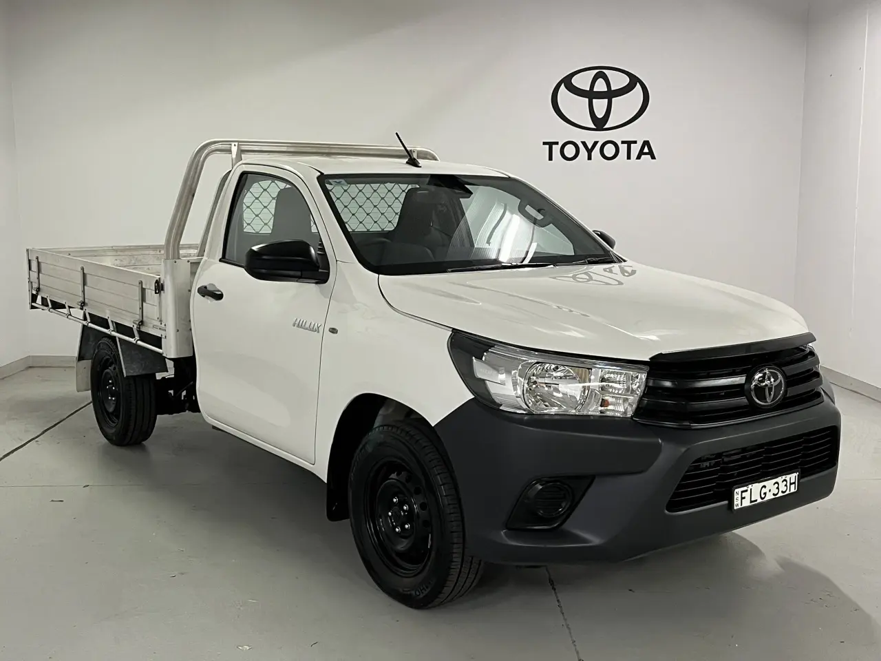 2019 TOYOTA HILUX Image 2