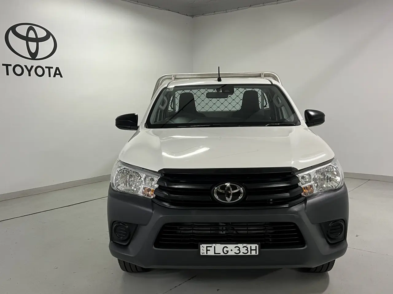 2019 TOYOTA HILUX Image 3