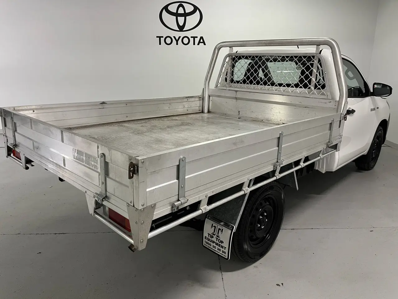 2019 TOYOTA HILUX Image 5