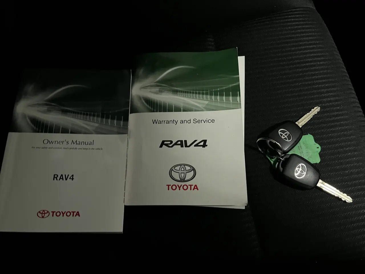 2017 TOYOTA RAV4 Image 19