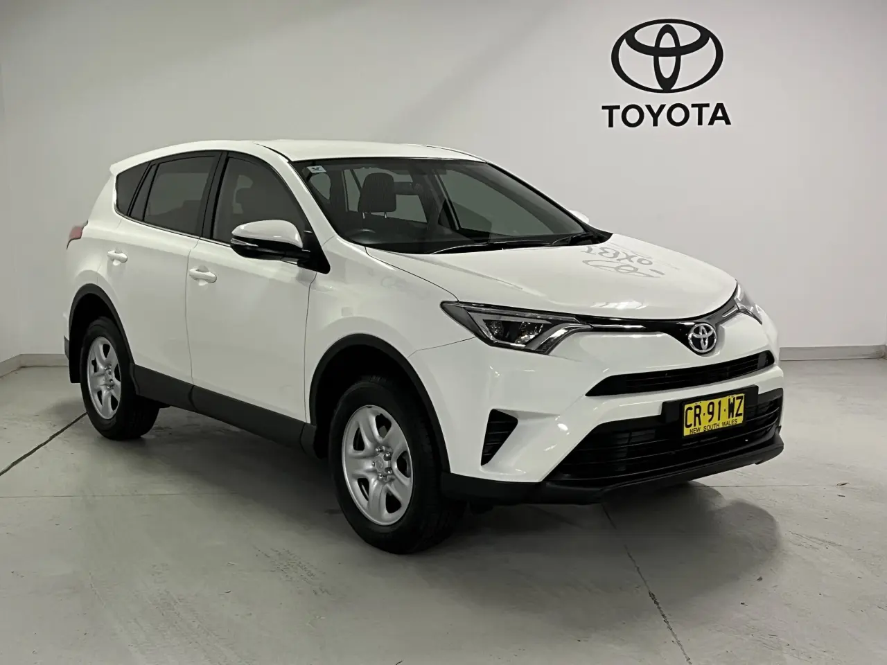 2017 TOYOTA RAV4 Image 2