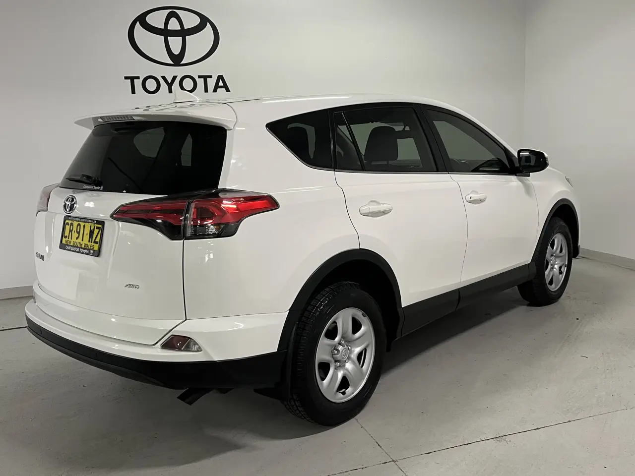 2017 TOYOTA RAV4 Image 5