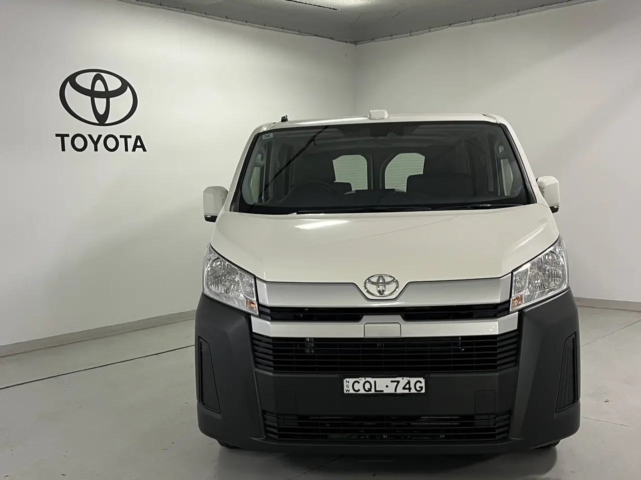 2024 TOYOTA HIACE Image 3