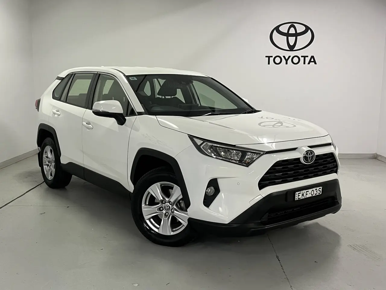 2020 TOYOTA RAV4 Image 1