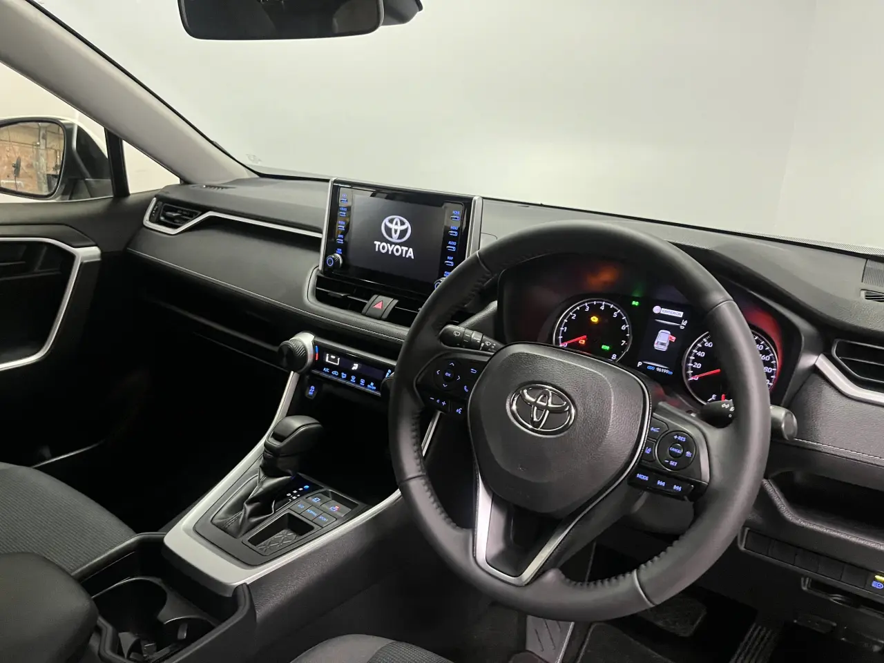 2020 TOYOTA RAV4 Image 13