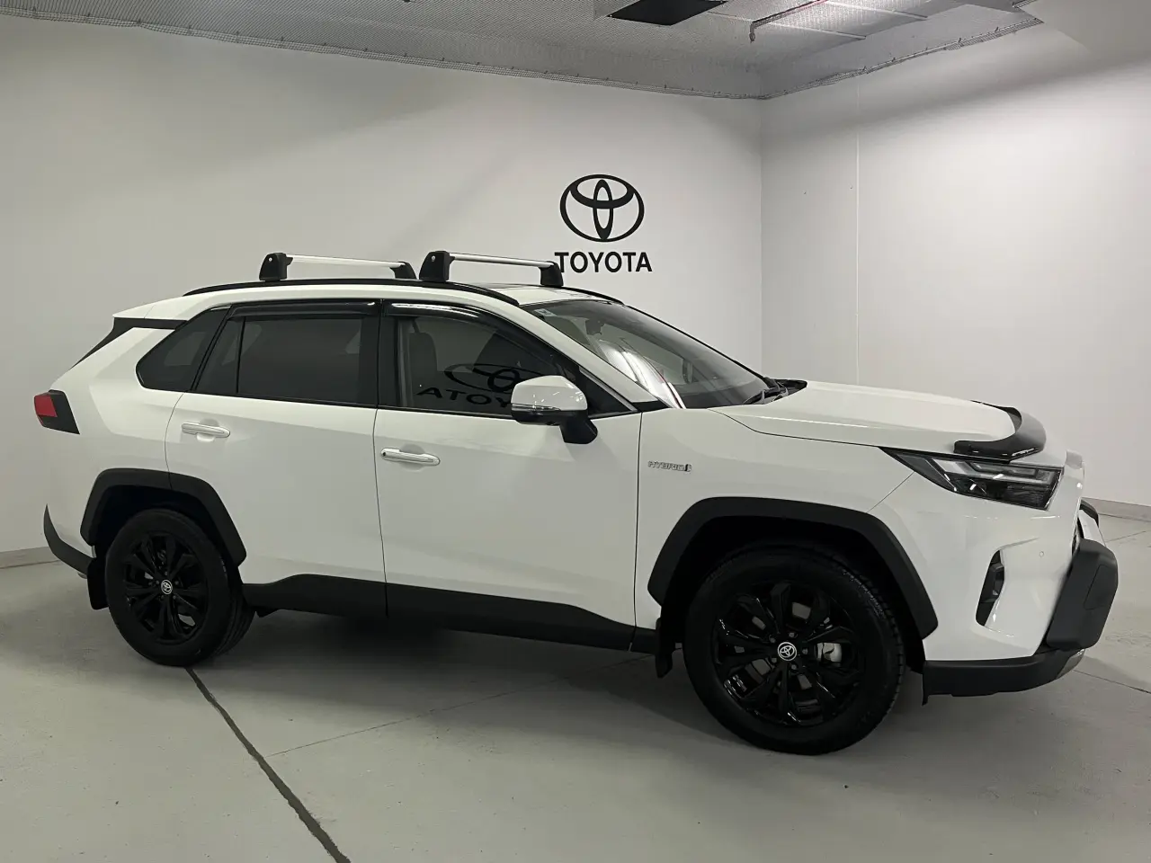 2023 TOYOTA RAV4 HYBRID Image 4