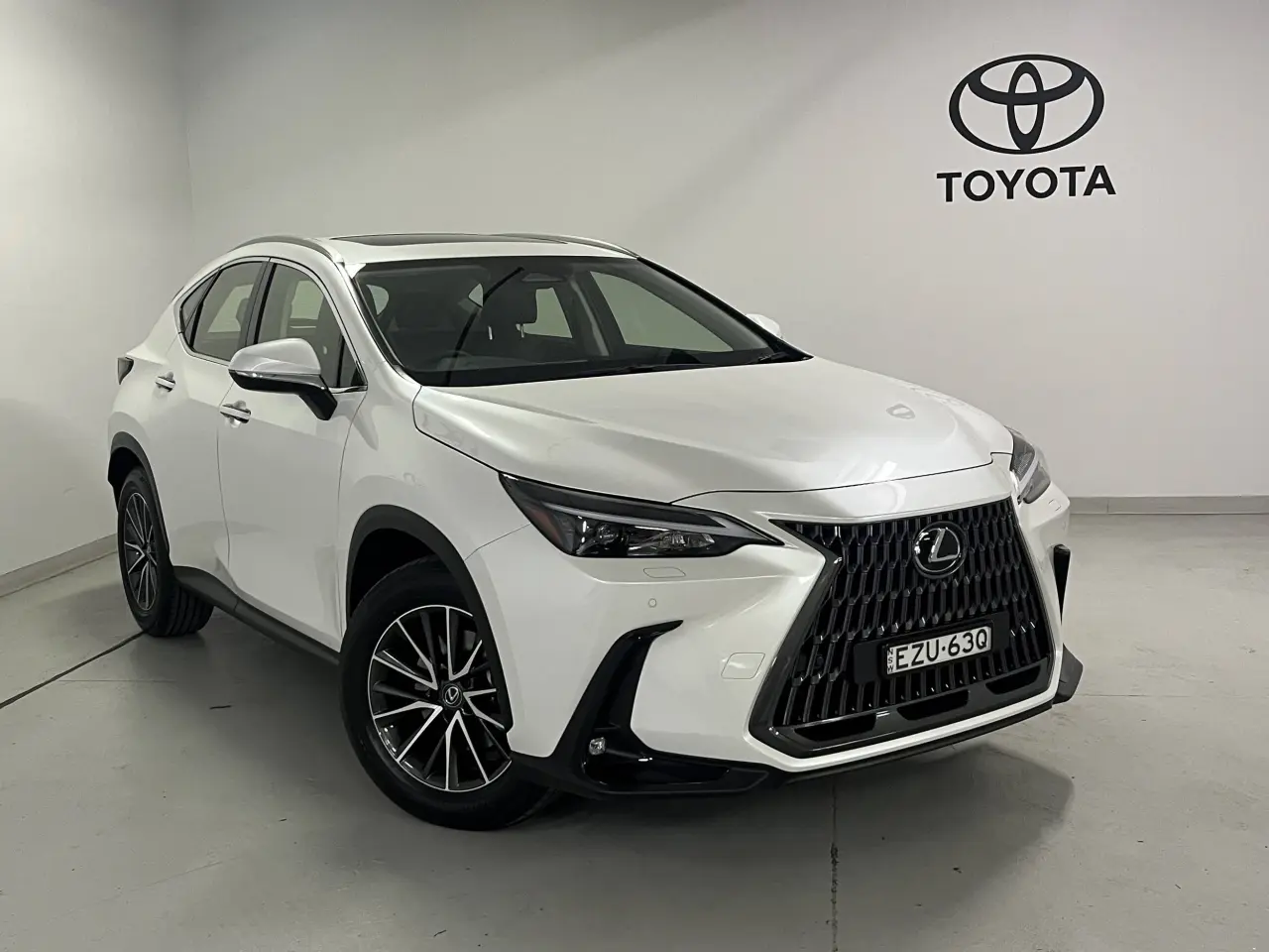 2023 LEXUS NX250 Image 1