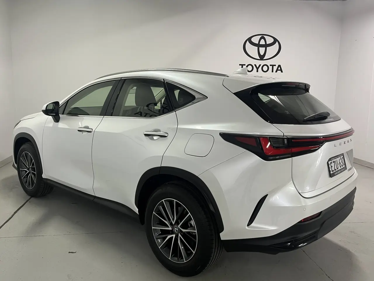 2023 LEXUS NX250 Image 7