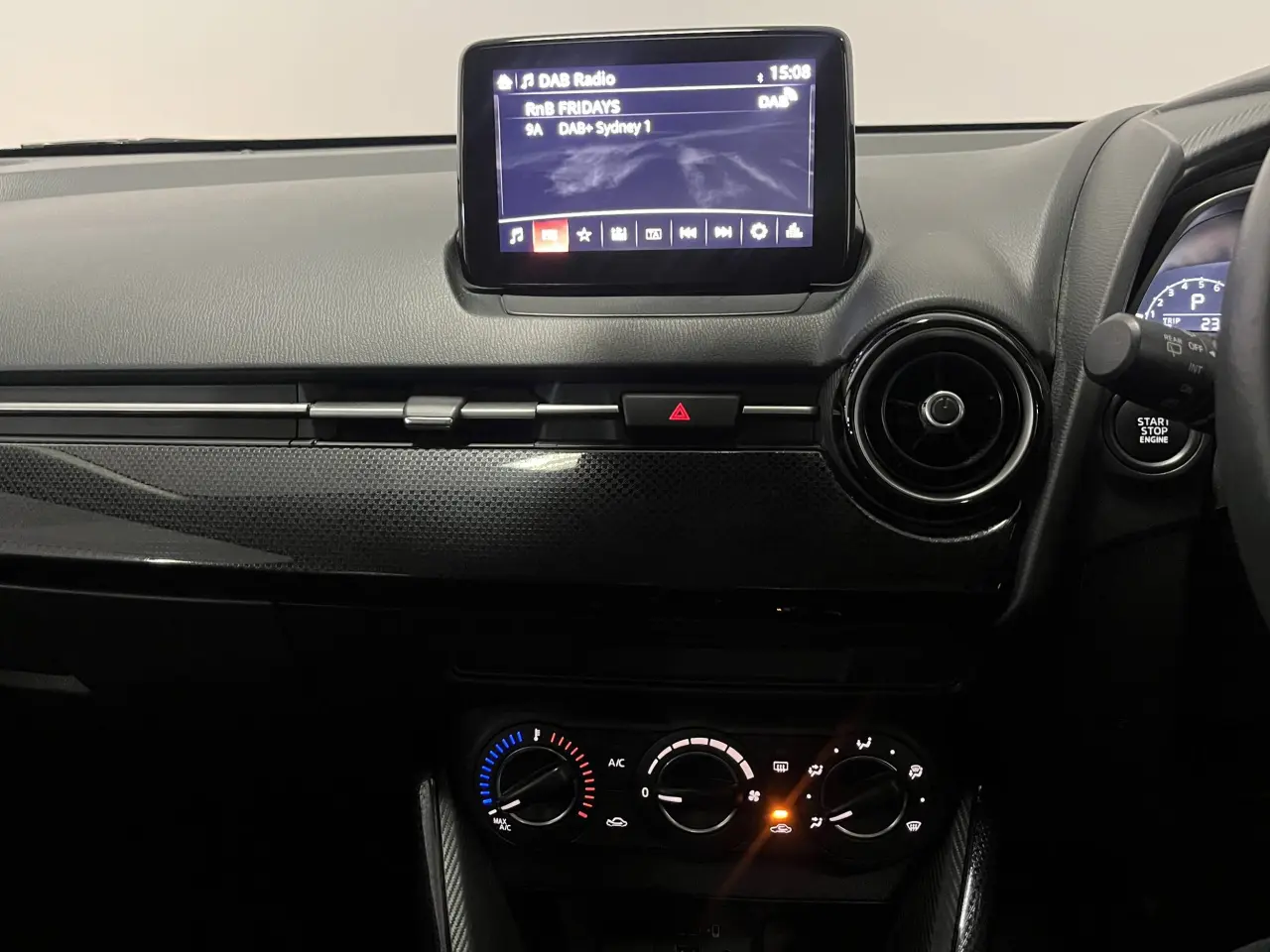 2019 MAZDA MAZDA2 Image 16