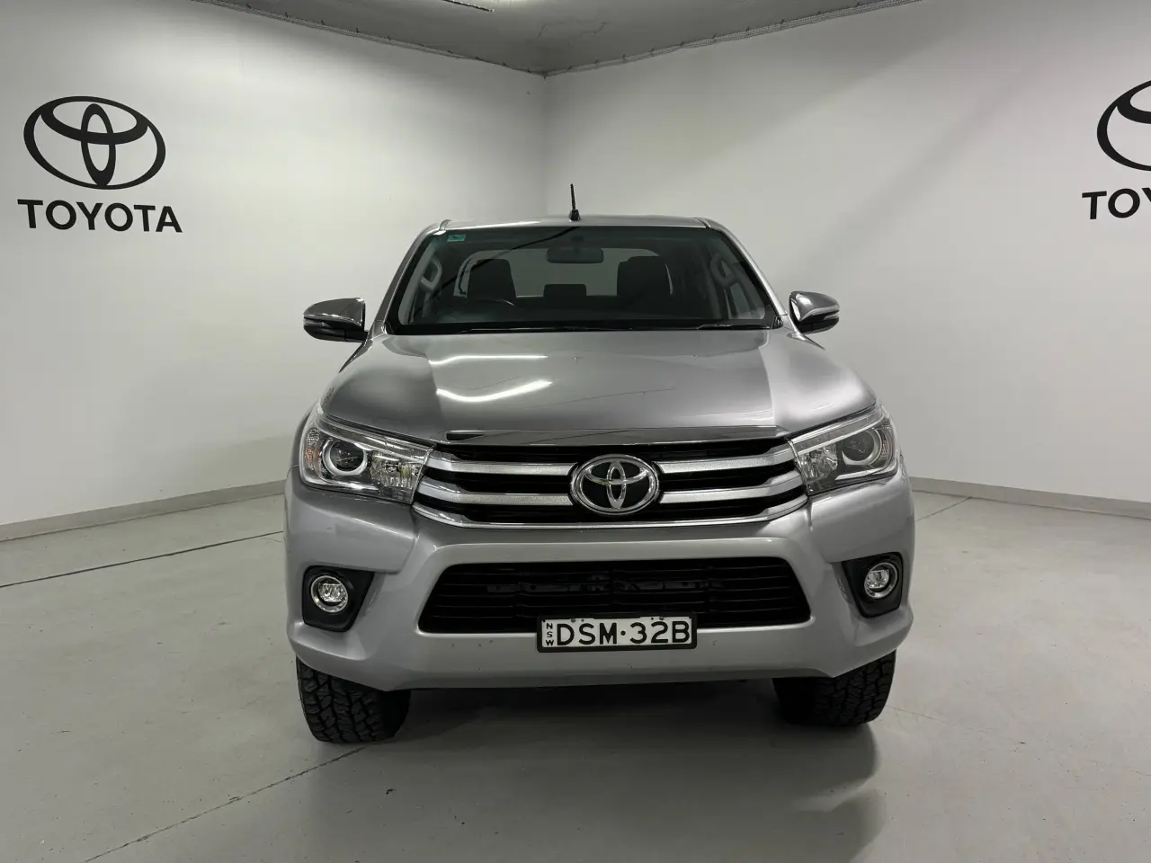 2017 TOYOTA HILUX Image 3