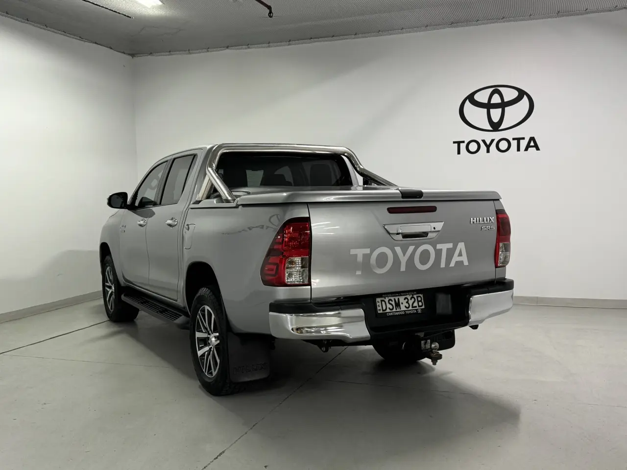 2017 TOYOTA HILUX Image 6