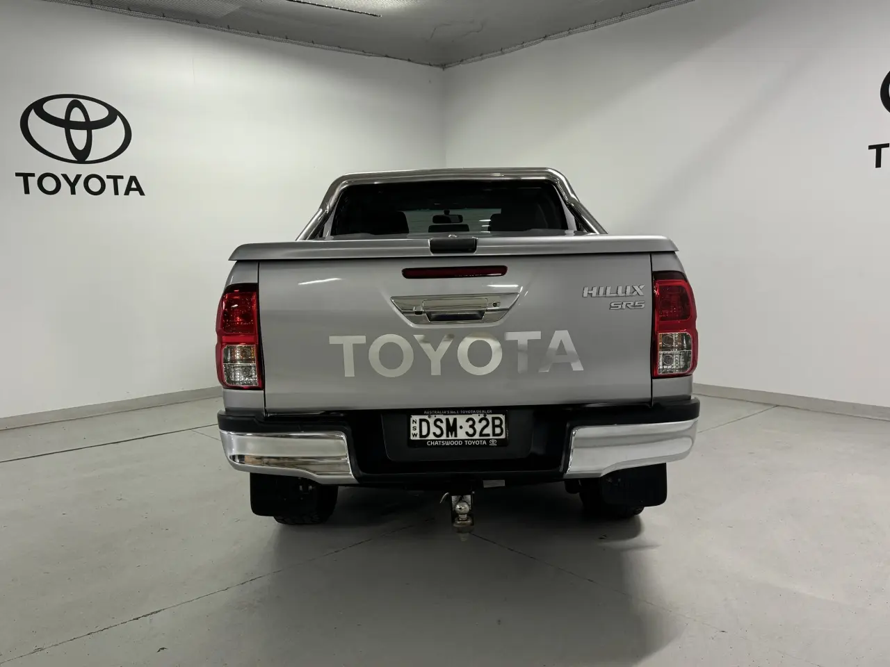 2017 TOYOTA HILUX Image 7