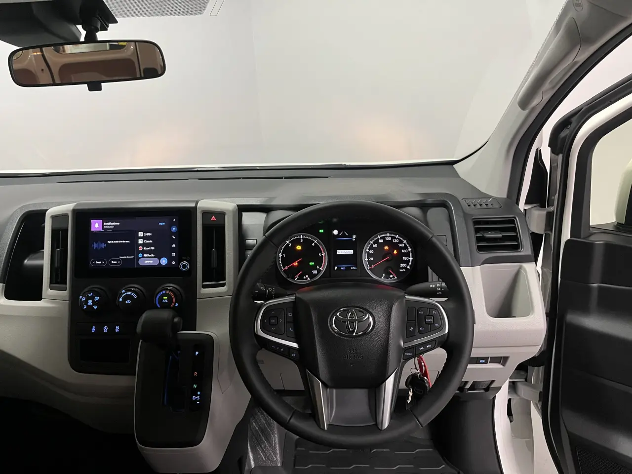 2024 TOYOTA HIACE Image 14