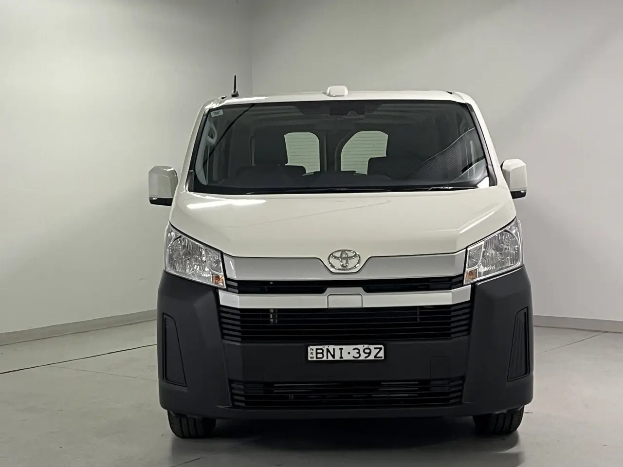 2024 TOYOTA HIACE Image 3