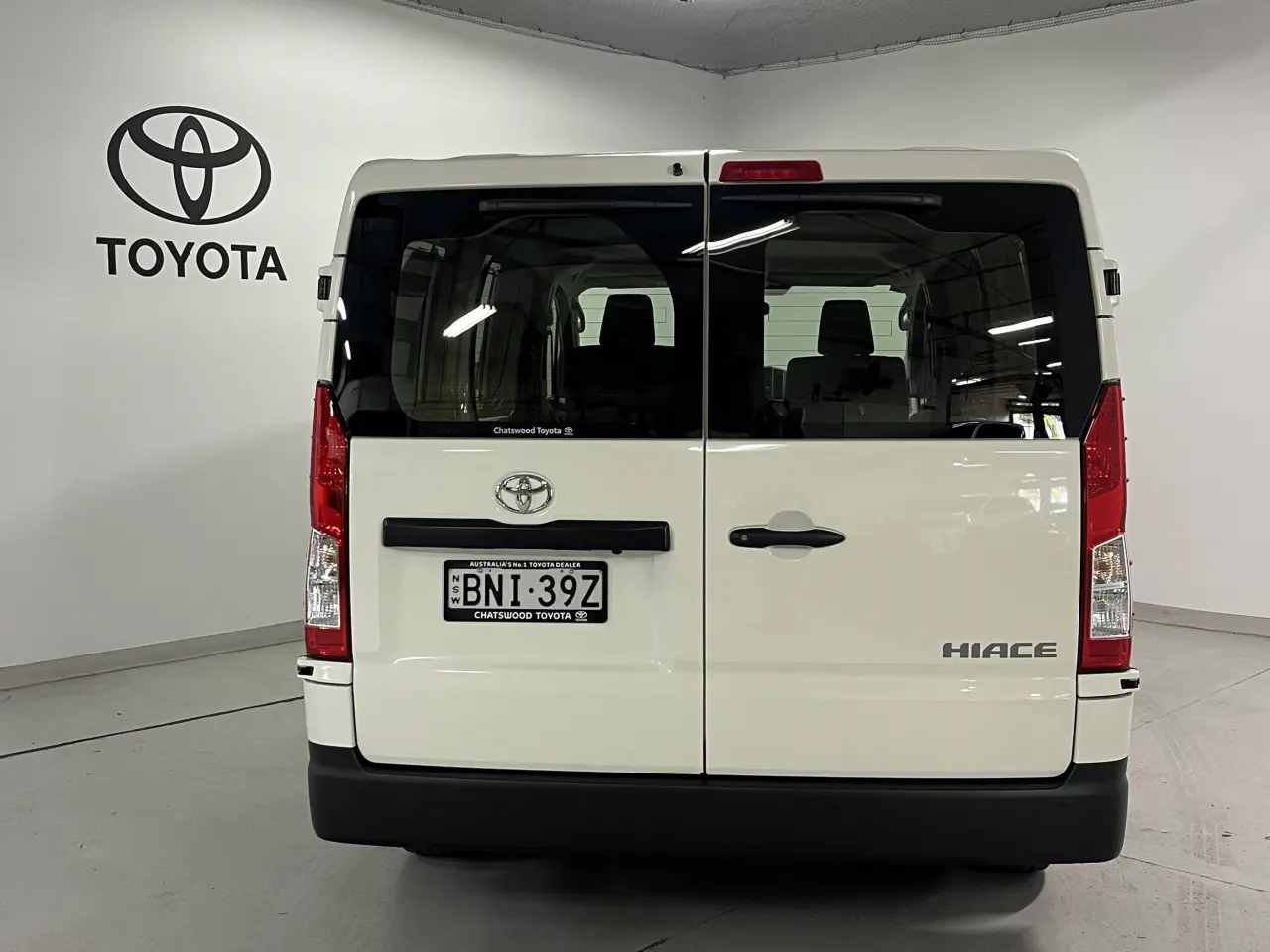 2024 TOYOTA HIACE Image 6