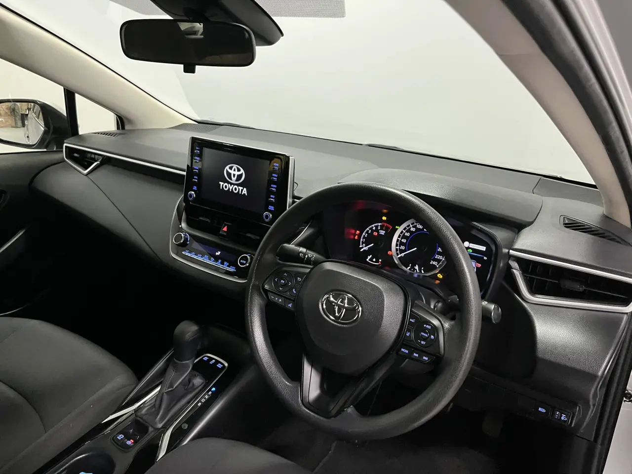 2020 TOYOTA COROLLA SEDAN HYBRID Image 13