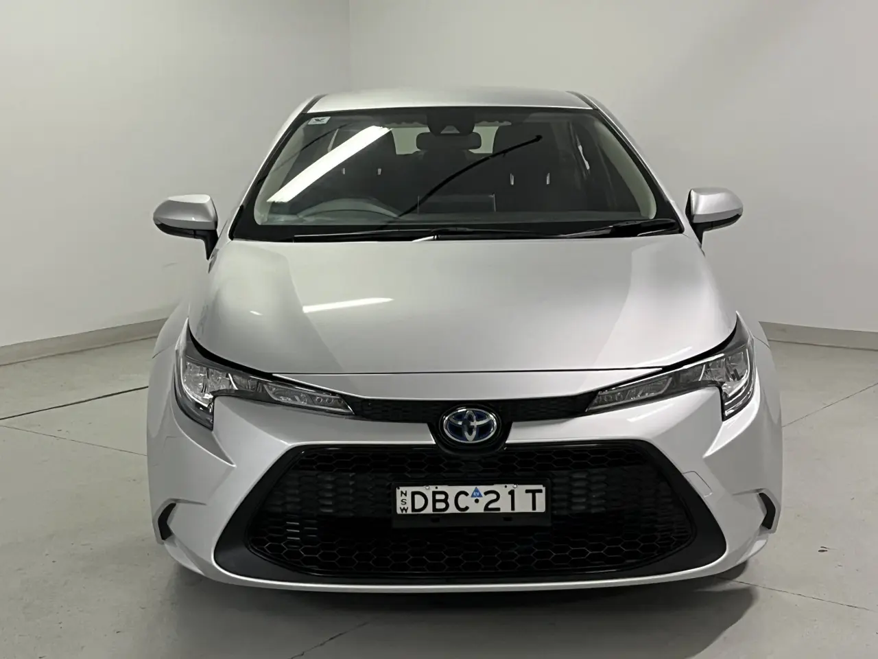 2020 TOYOTA COROLLA SEDAN HYBRID Image 3