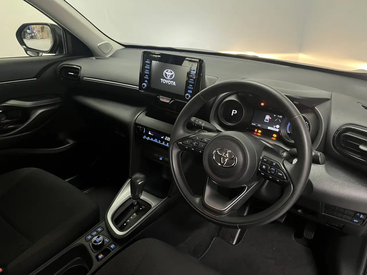 2021 TOYOTA YARIS CROSS HYBRID Image 10