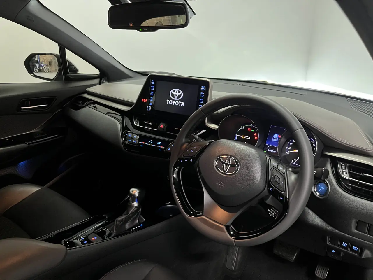 2020 TOYOTA C-HR HYBRID Image 13