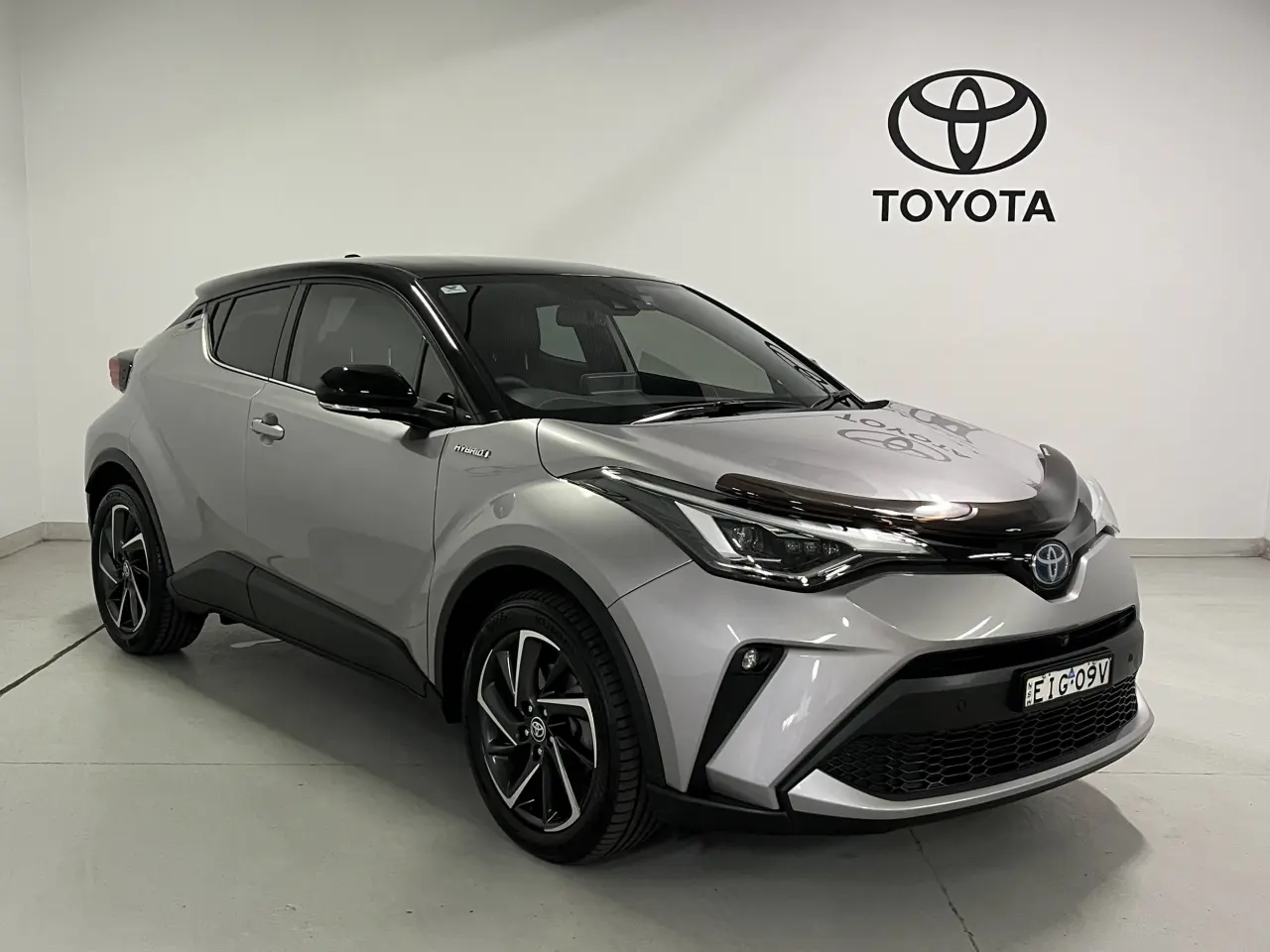 2020 TOYOTA C-HR HYBRID Image 2