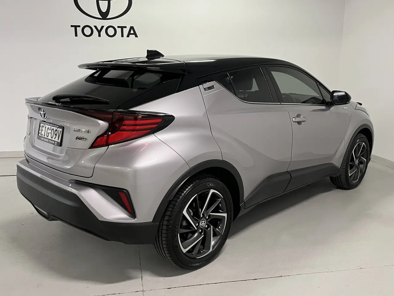 2020 TOYOTA C-HR HYBRID Image 5