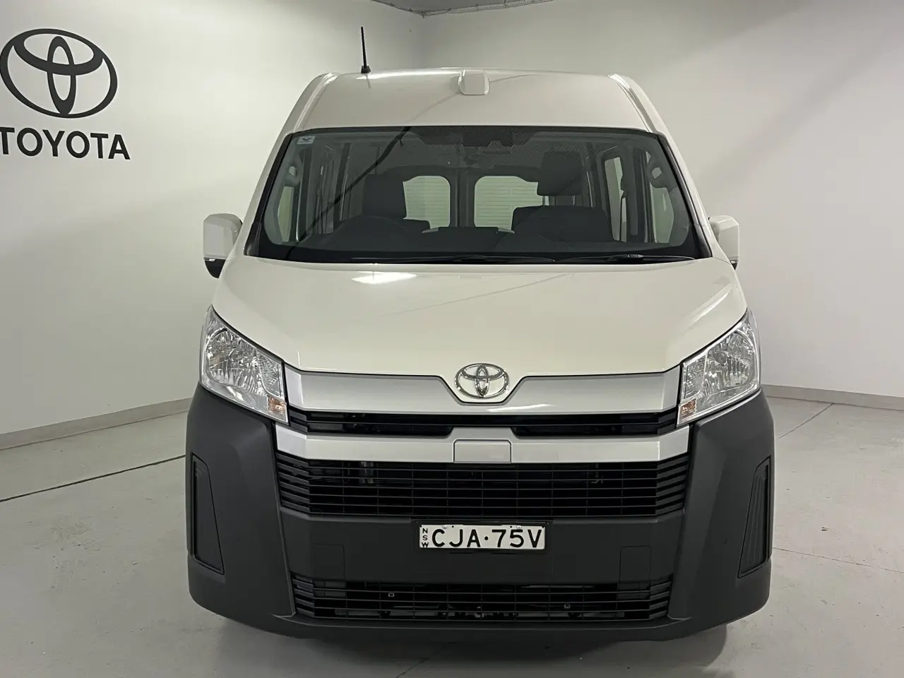 2024 TOYOTA HIACE Image 3