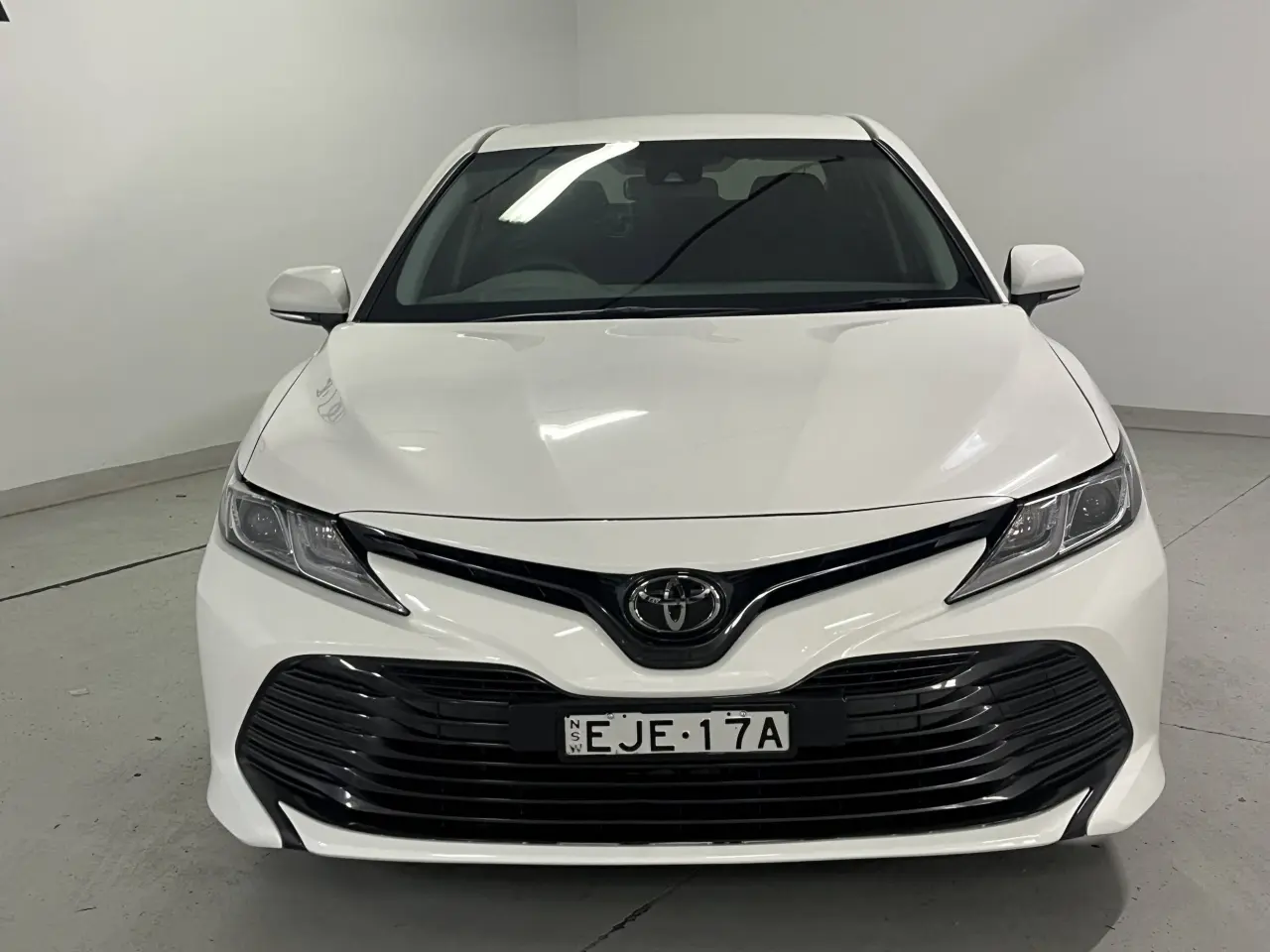 2019 Toyota Camry Gallery Image 3