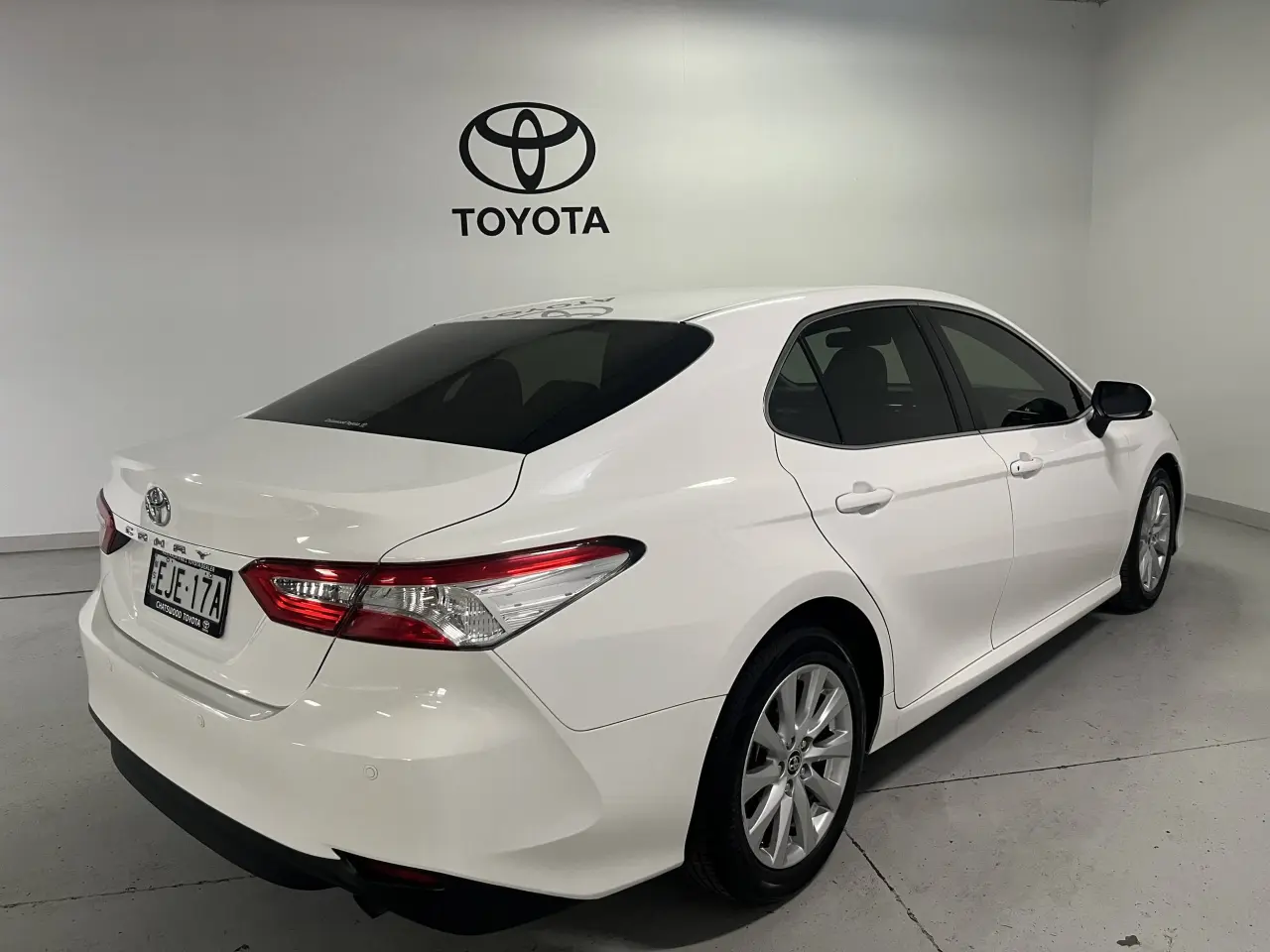 2019 Toyota Camry Gallery Image 5