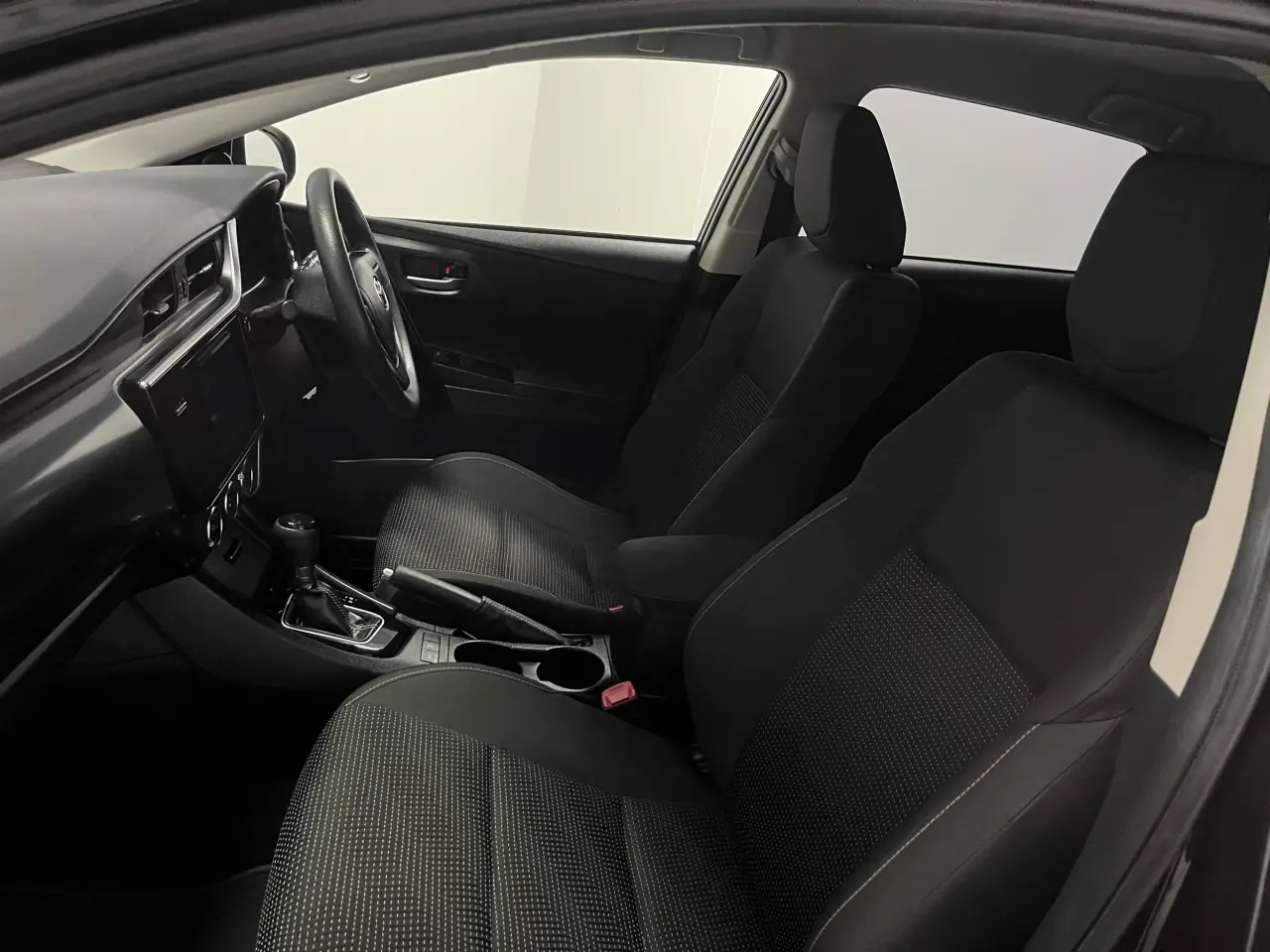 2016 Toyota Corolla Gallery Image 9