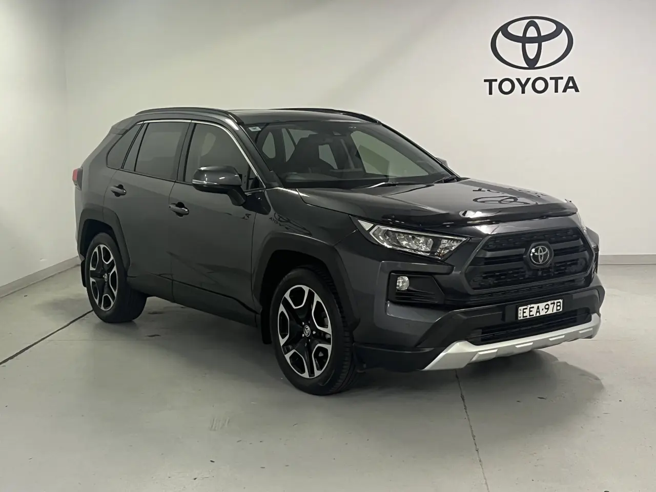 2019 Toyota Rav4 Gallery Image 2