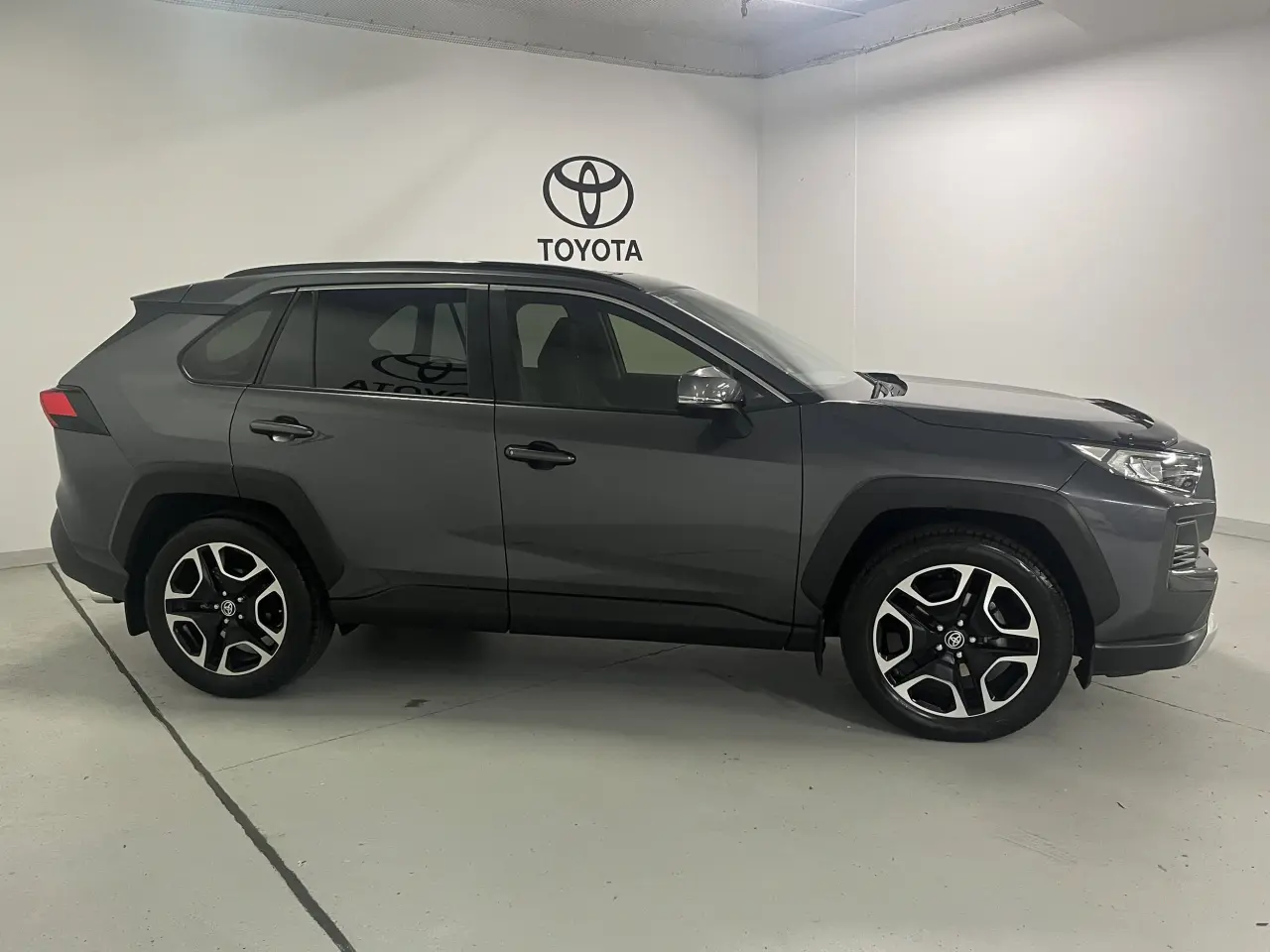 2019 Toyota Rav4 Gallery Image 4