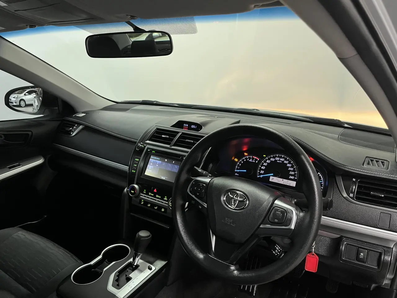 2017 Toyota Camry Gallery Image 13