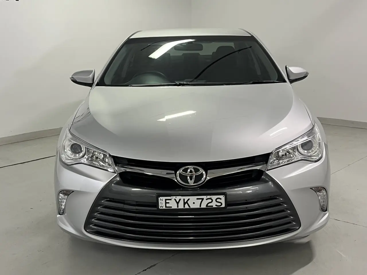 2017 Toyota Camry Gallery Image 3