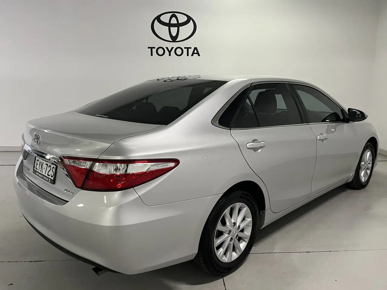 2017 Toyota Camry Gallery Image 5