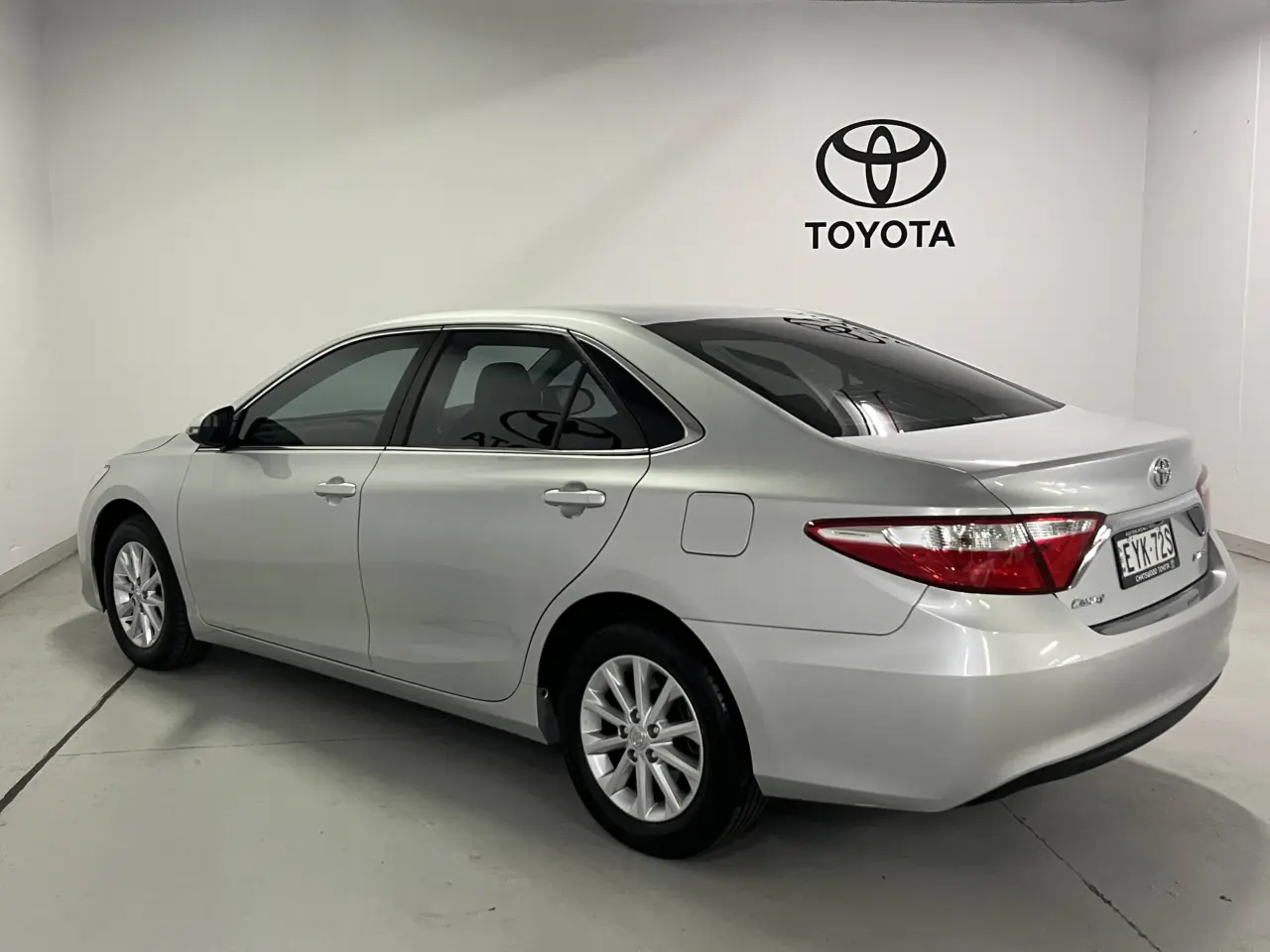 2017 Toyota Camry Gallery Image 7