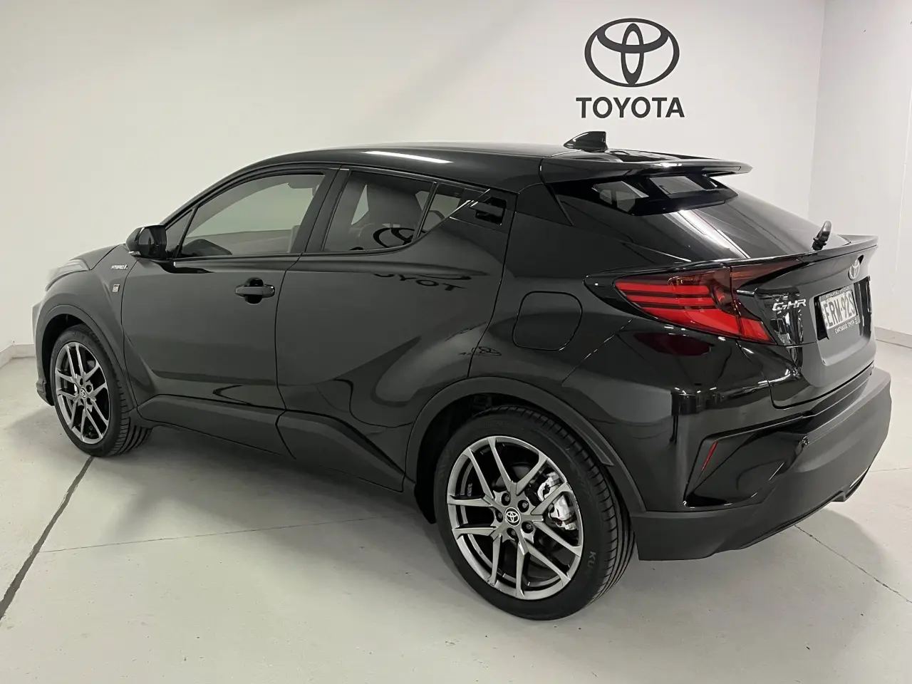 2021 Toyota C-Hr Hybrid Gallery Image 7