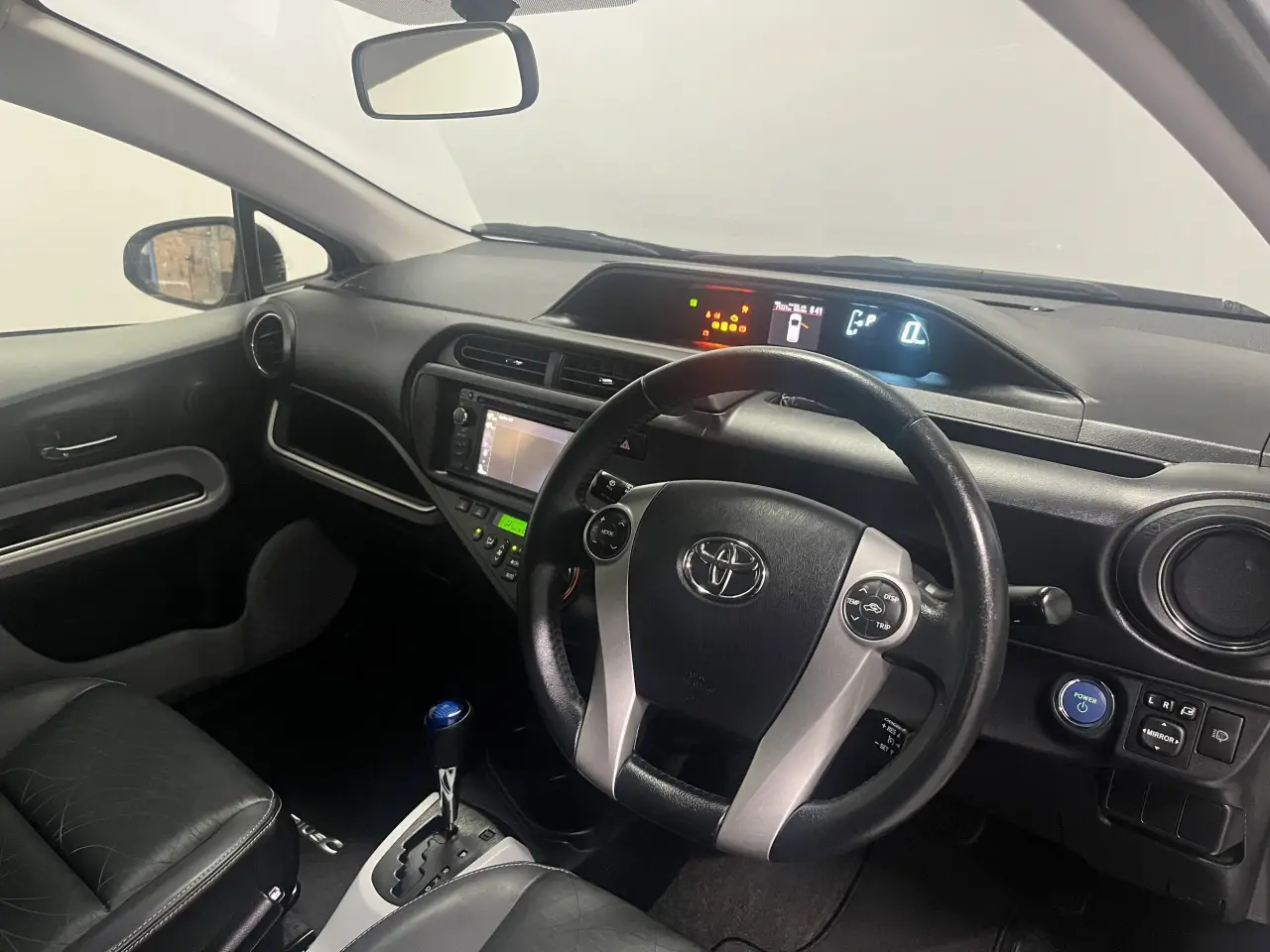 2014 Toyota Prius-C Gallery Image 13