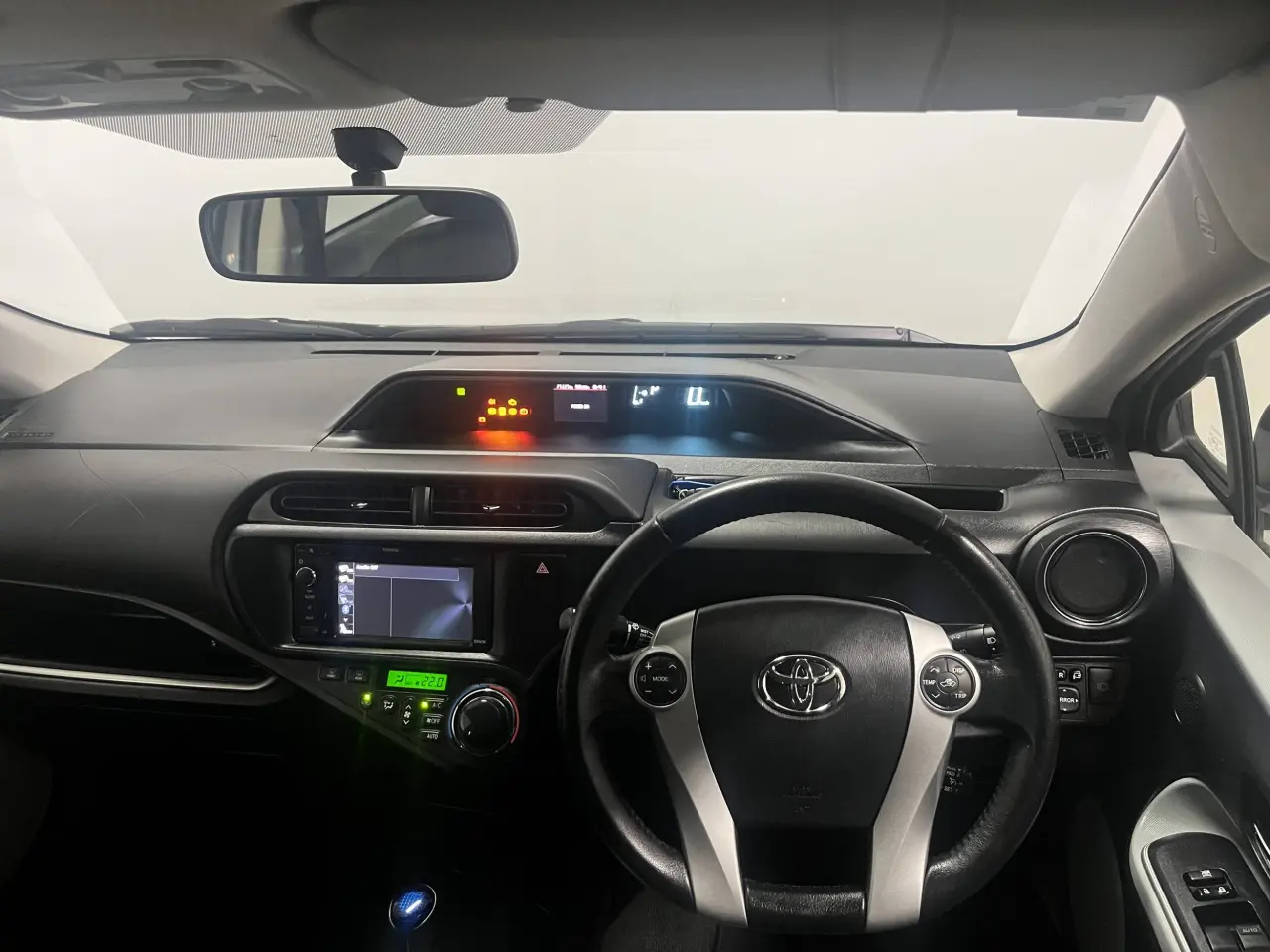 2014 Toyota Prius-C Gallery Image 14