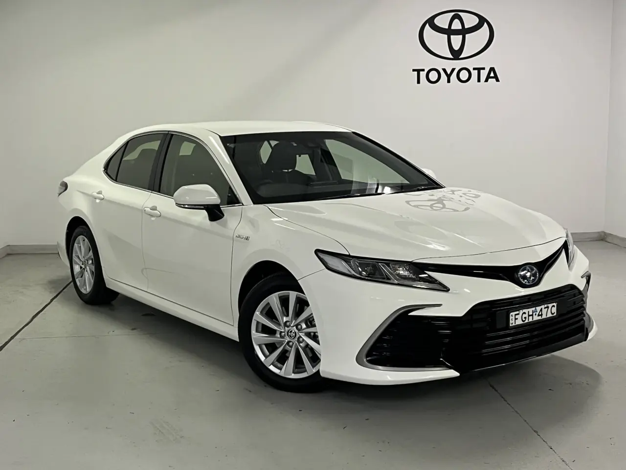 2024 Toyota Camry Hybrid Gallery Image 1